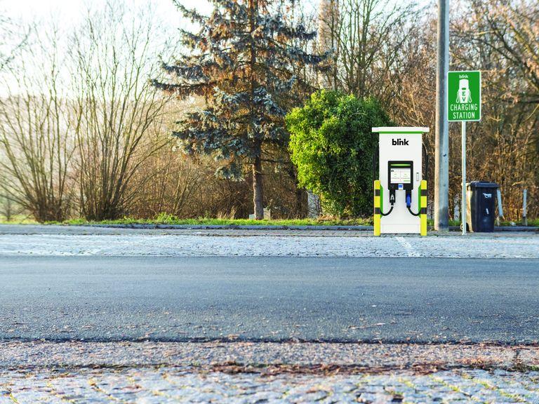 Roadside 60kW-360kW DC Fast Charging Station