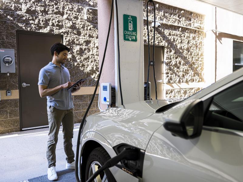 5 formas cómo un vehículo eléctrico puede ahorrarte dinero